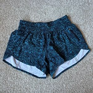 lululemon // tracker low-rise 4” shorts